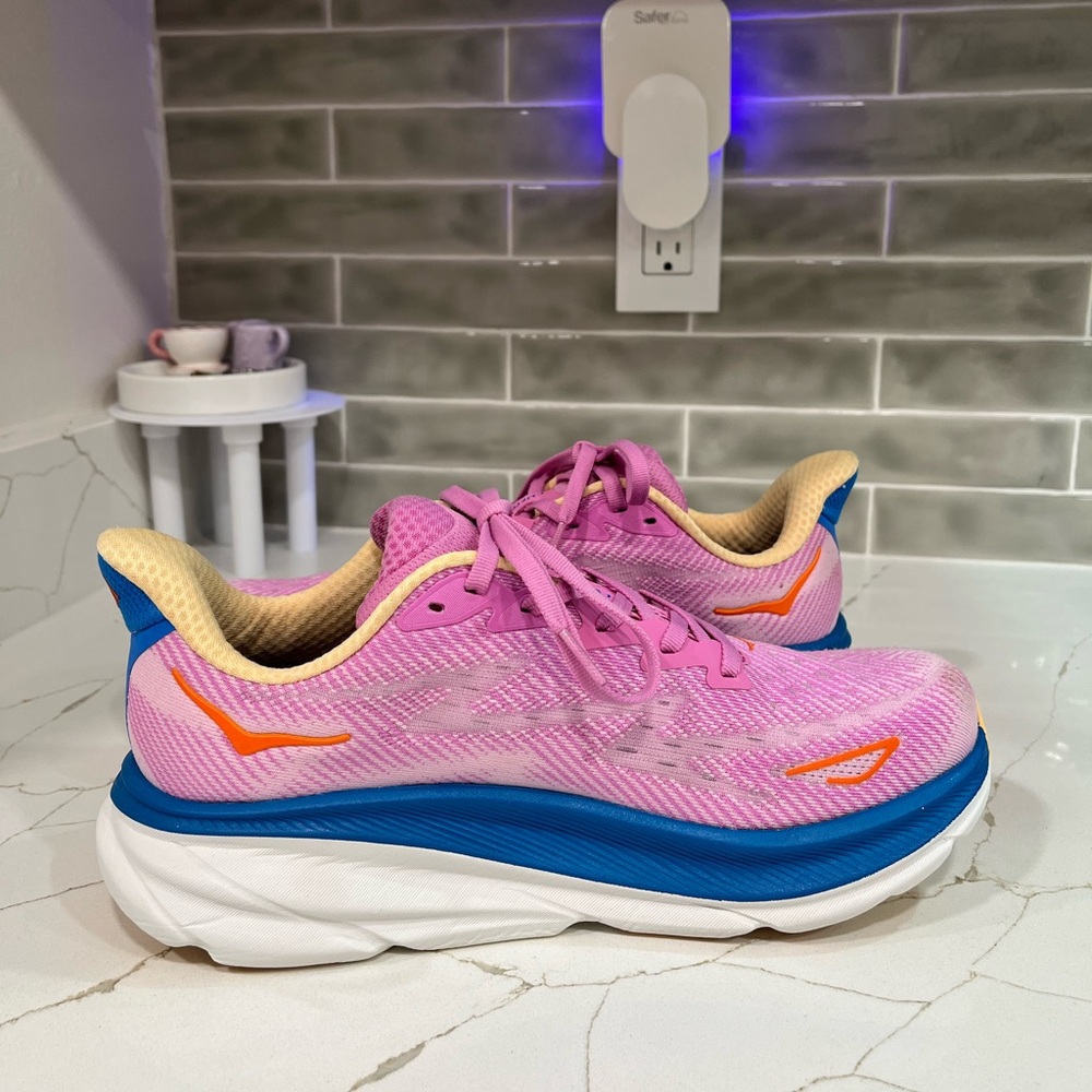Hoka Clifton 9 WIDE Running Shoes. Women’s Size 9D Color Pink - Picture 3 of 10
